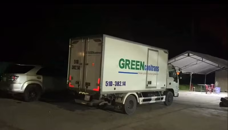 15 người có cả trẻ em trong thùng xe đông lạnh “thông chốt”