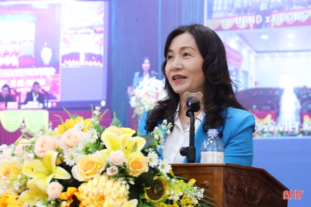 Bà Nguyễn Thị Mai Thủy - Ủy viên BCH Đảng bộ tỉnh, Phó Bí thư chuyên trách Đảng ủy Các cơ quan Đảng tỉnh, Bí thư Chi bộ các cơ quan chuyên trách tham mưu, giúp việc Đảng ủy Các cơ quan Đảng tỉnh Hà Tĩnh trình bày chương trình hành động.