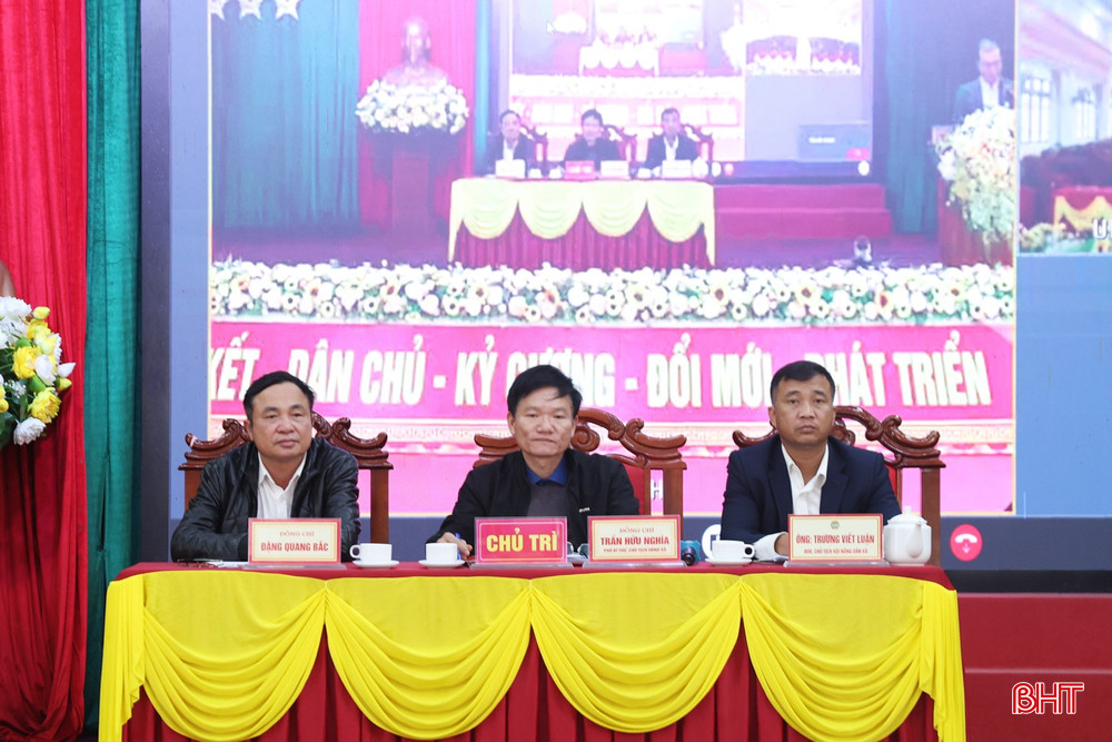 Chủ trì điều hành hội nghị.