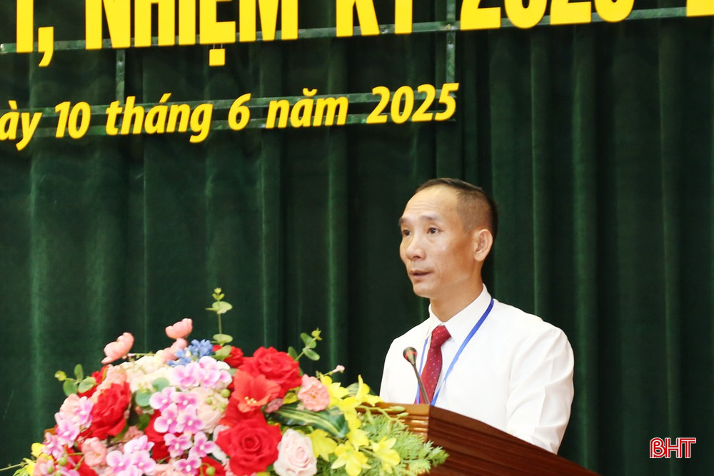 Đồng chí Võ Văn Ninh - Chi bộ Dân tộc - Tôn giáo tham luận nội dung: Phát huy vai trò lãnh đạo của tổ chức Đảng trong thực hiện nhiệm vụ chính trị. bqbht_br_6a.jpg