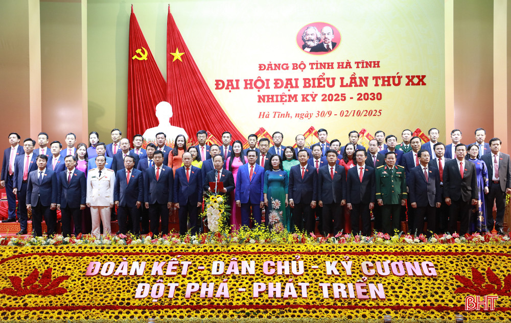 Ban Chấp hành Đảng bộ tỉnh Hà Tĩnh khóa XX, nhiệm kỳ 2025 - 2030 ra mắt Đại hội. bqbht_br_ra-mat-bch.jpg
