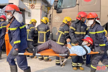 Thực tập phương án cứu nạn, cứu hộ có quy mô tại cảng Sơn Dương