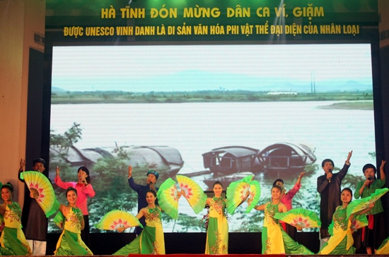 Long trọng Lễ vinh danh, rước Bằng ghi danh dân ca ví, giặm Nghệ Tĩnh ảnh 24