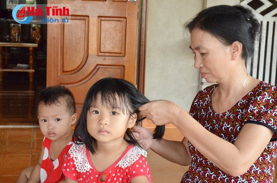 phu nu lang bien hau phuong lon cua tau vo thep