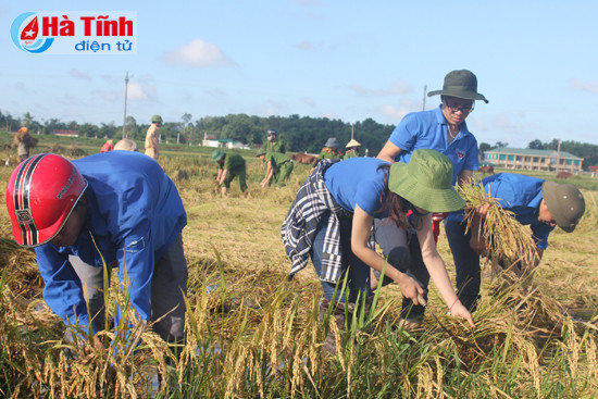 anh dep cac chien sy cong an gat lua giup dan