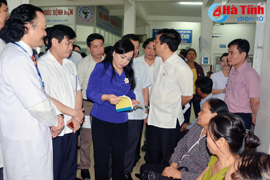 bo truong bo y te kiem tra cong tac cham soc suc khoe tai ha tinh