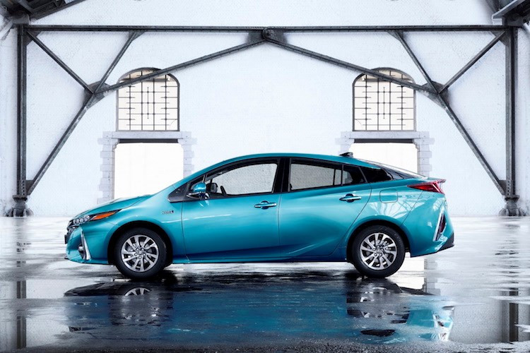 toyota prius plug in hybrid uong 1lit xang 100 km