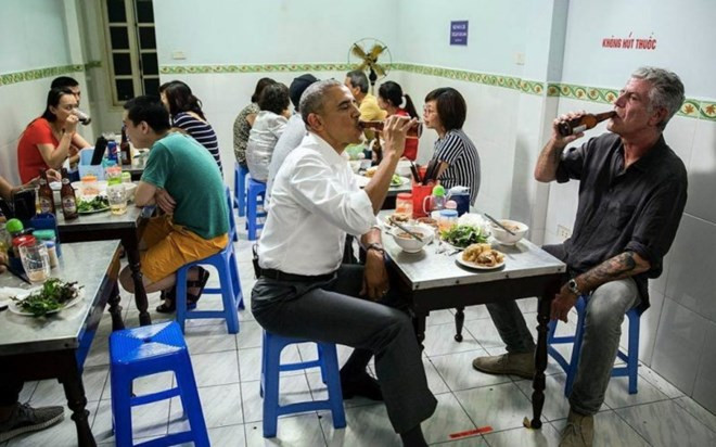 Hé lộ thông điệp hy vọng ông Obama đưa ra bên bát bún chả ảnh 1 he lo thong diep hy vong ong obama dua ra ben bat bun cha