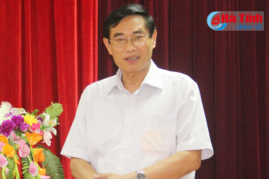 dien luc ha tinh trao 100 trieu dong ho tro ngu dan