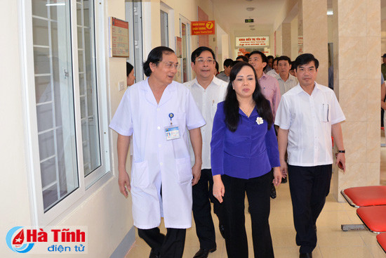bo truong bo y te kiem tra cong tac cham soc suc khoe tai ha tinh