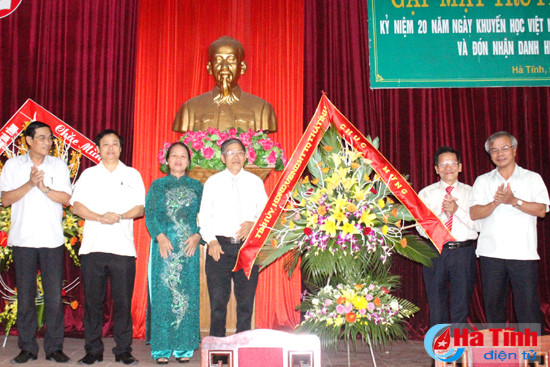 gap mat ky niem 20 nam ngay khuyen hoc viet nam