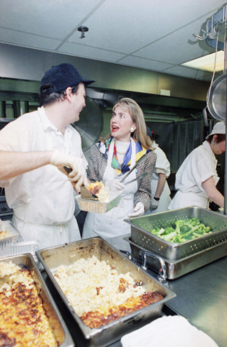 anh ba hillary tre trung ben chong trong chien dich tranh cu 1992