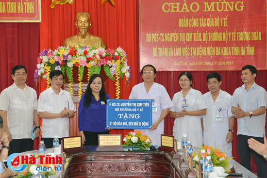 bo truong bo y te kiem tra cong tac cham soc suc khoe tai ha tinh