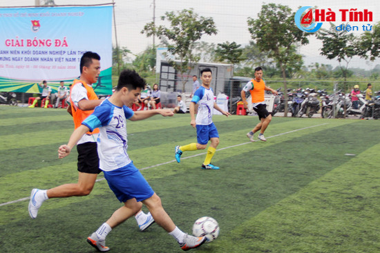 khai mac cac giai bong da thanh nien khoi doanh nghiep co quan tinh