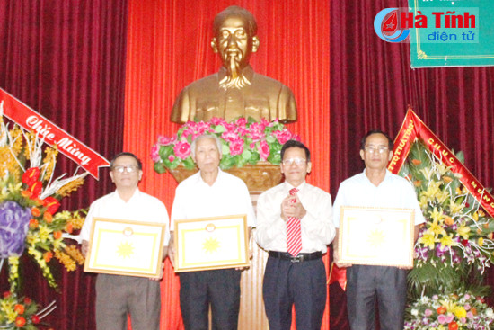 gap mat ky niem 20 nam ngay khuyen hoc viet nam