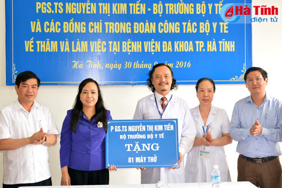 bo truong bo y te kiem tra cong tac cham soc suc khoe tai ha tinh