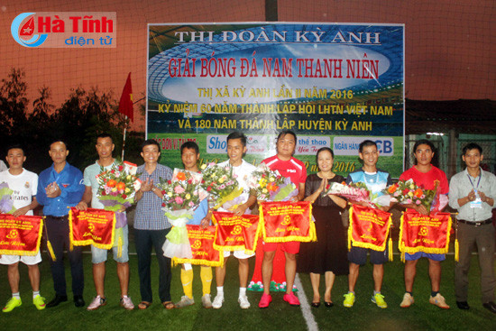 giai bong da nam thanh nien tx ky anh hap dan nguoi xem