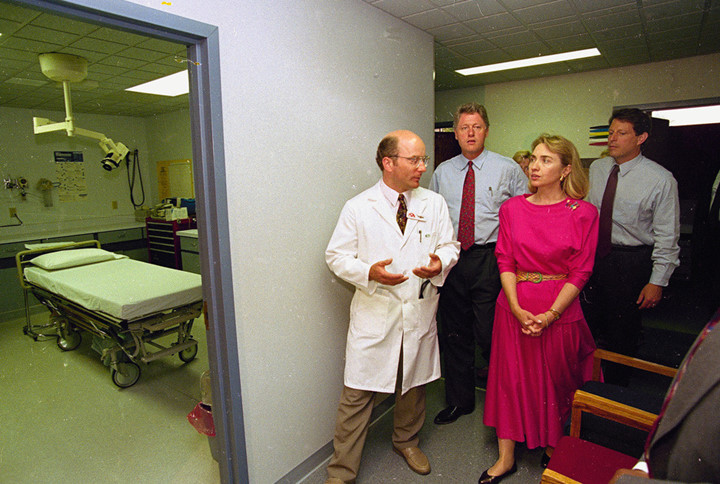 anh ba hillary tre trung ben chong trong chien dich tranh cu 1992