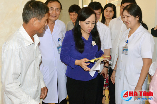 bo truong bo y te kiem tra cong tac cham soc suc khoe tai ha tinh