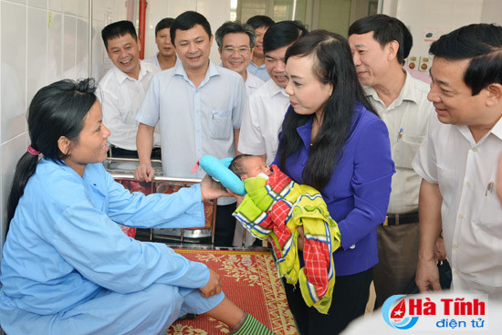 bo truong bo y te kiem tra cong tac cham soc suc khoe tai ha tinh
