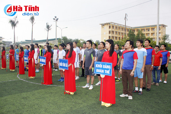 khai mac cac giai bong da thanh nien khoi doanh nghiep co quan tinh