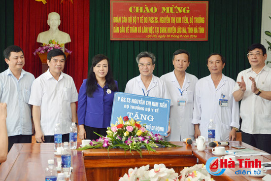 bo truong bo y te kiem tra cong tac cham soc suc khoe tai ha tinh