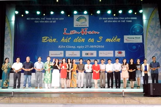 ha tinh gianh 3 huy chuong tai lien hoan dan hat dan ca 3 mien