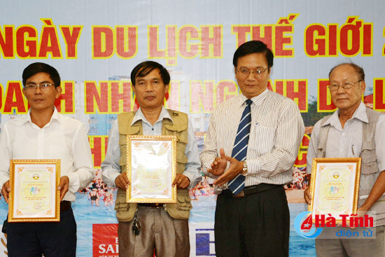 trao thuong cuoc thi anh du lich ha tinh lan thu ii cho 11 tac pham