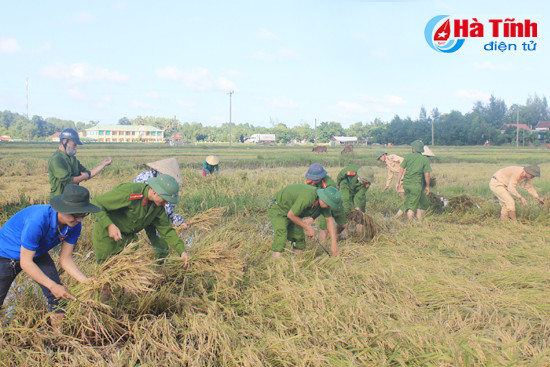 anh dep cac chien sy cong an gat lua giup dan
