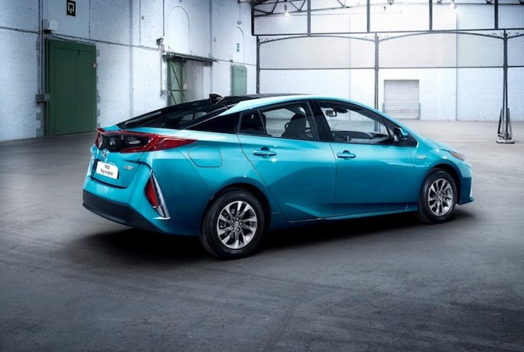 toyota prius plug in hybrid uong 1lit xang 100 km