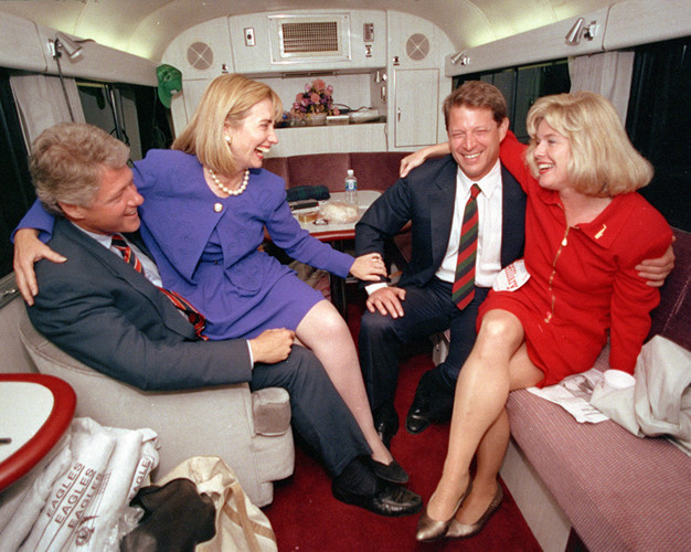 anh ba hillary tre trung ben chong trong chien dich tranh cu 1992