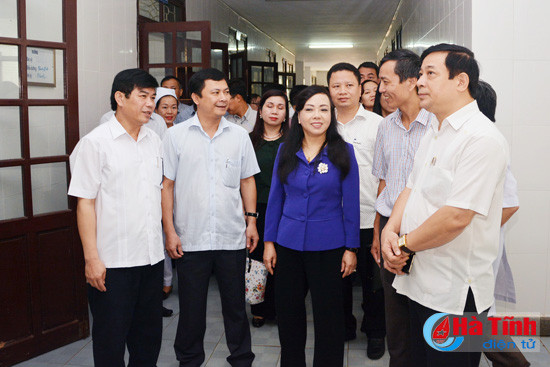 bo truong bo y te kiem tra cong tac cham soc suc khoe tai ha tinh