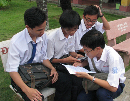 phuong an thi va tuyen sinh nam 2017 co dang lo