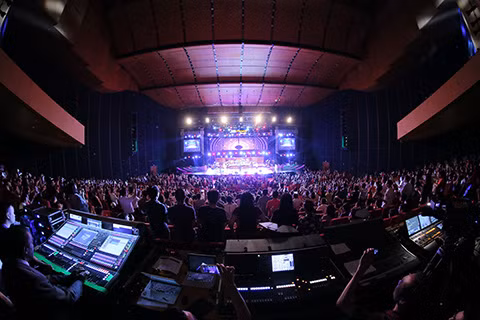 huyen thoai boney m va chris norman dot chay khan gia ha noi bang ky uc