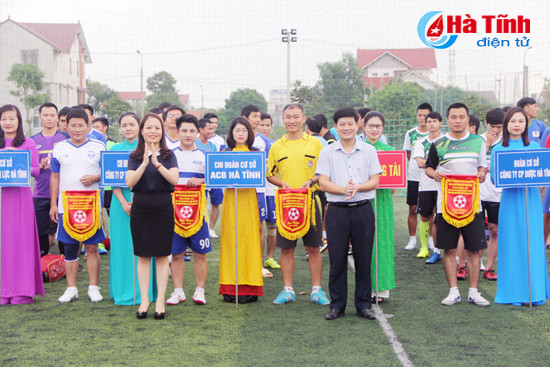khai mac cac giai bong da thanh nien khoi doanh nghiep co quan tinh