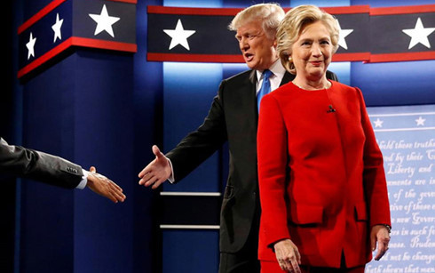 the gioi noi bat trong tuan sau so gang hillary clinton dang dan truoc donald trump