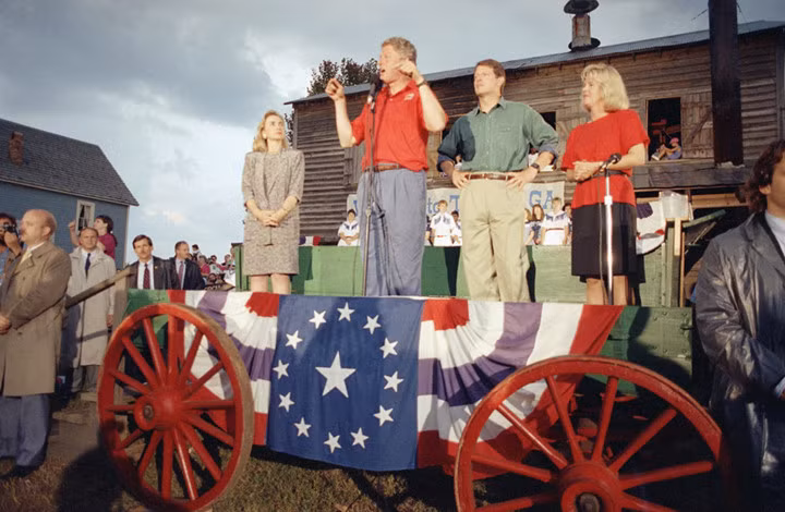 anh ba hillary tre trung ben chong trong chien dich tranh cu 1992