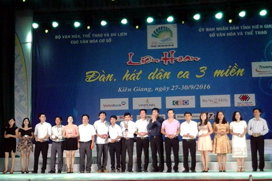 ha tinh gianh 3 huy chuong tai lien hoan dan hat dan ca 3 mien