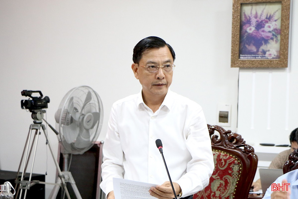 Bí thư Thành ủy Hà Tĩnh Trần Việt Hà: BTV Thành ủy đã thành lập các tổ công tác vận hành thử nghiệm tại các địa phương, hoạt động rất có hiệu quả. Đến nay, các công tác chuẩn bị cơ bản đáp ứng theo quy định, sẵn sàng tổ chức vận hành thử nghiệm bộ máy phường, xã mới. Trong đó, quan tâm nhất chính là hoạt động của các trung tâm hành chính công thông suốt, gần dân, không gián đoạn vì sắp xếp đơn vị hành chính. bqbht_br_3.jpg