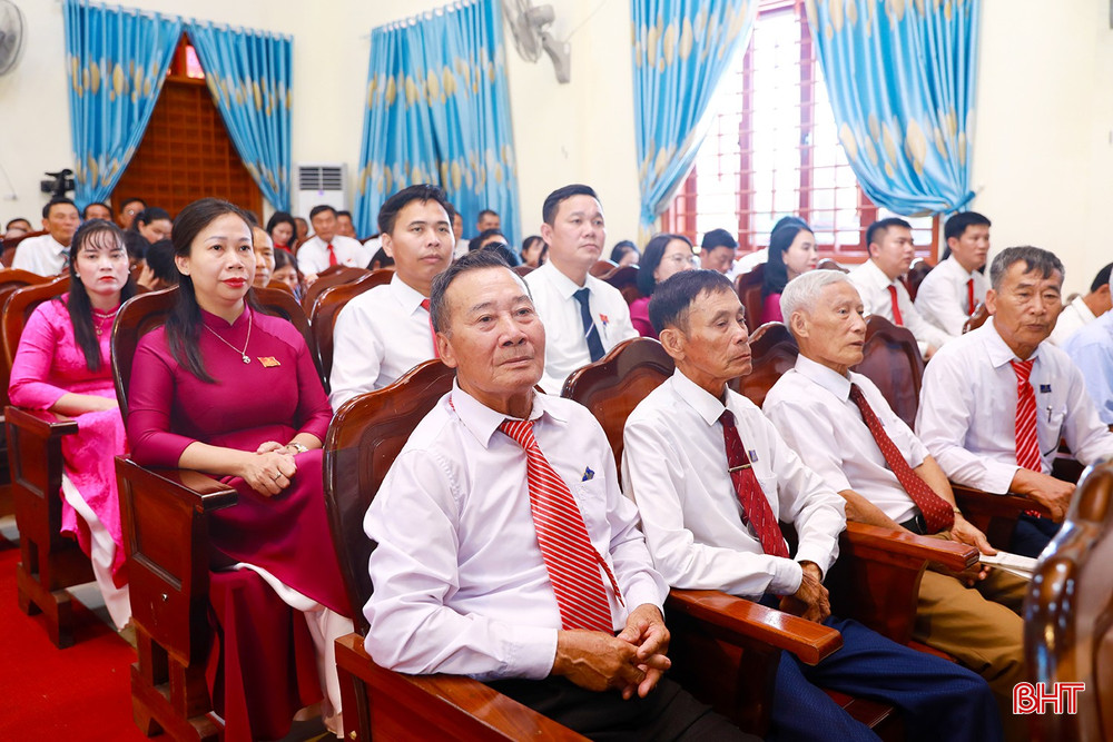 126 đảng viên đại diện cho 743 đảng viên toàn Đảng bộ dự đại hội. 126 đảng viên đại diện cho 743 đảng viên toàn Đảng bộ dự đại hội.