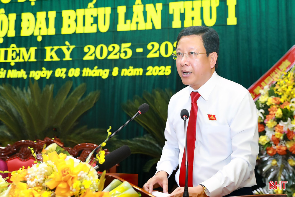 Bí thư Đảng ủy phường Hải Ninh Nguyễn Huy Trọng thông qua dự thảo báo cáo chính trị. Bí thư Đảng ủy phường Hải Ninh Nguyễn Huy Trọng thông qua dự thảo báo cáo chính trị.