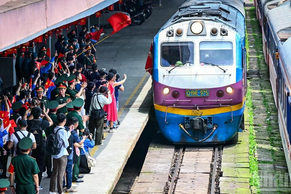 Niềm vui trên những đoàn tàu đặc biệt chở cán bộ, chiến sĩ ra Hà Nội làm nhiệm vụ A80
