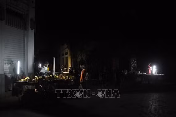 Cuba nỗ lực cung cấp điện cho người dân