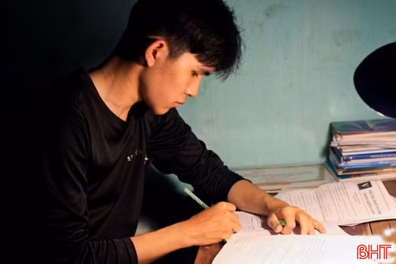 Vòng tay nhân ái: Xót xa cảnh nam sinh mồ côi học cách làm trụ cột gia đình