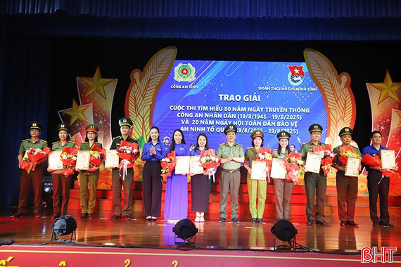 Trao giải các cuộc thi chào mừng 80 năm Ngày truyền thống Công an Nhân dân