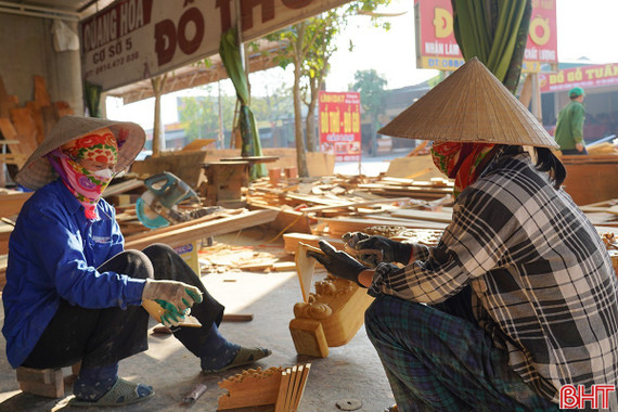 Làng mộc Thái Yên sôi động dịp cuối năm