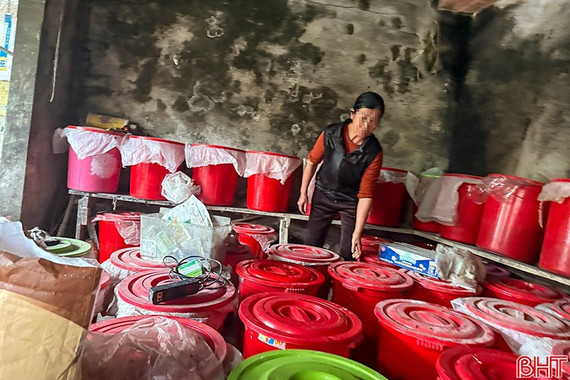 Rượu thủ công nấu “công khai”, bán “thoải mái”!