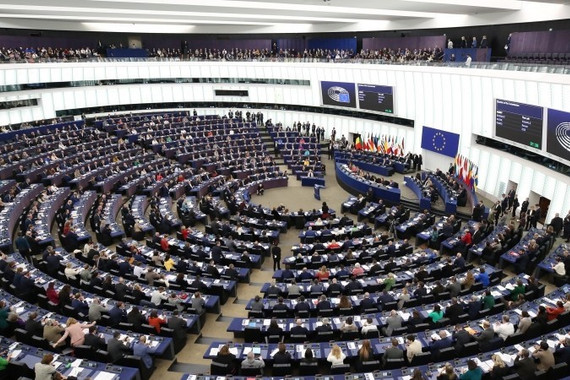 Châu Âu đóng băng thỏa thuận thương mại với Mỹ