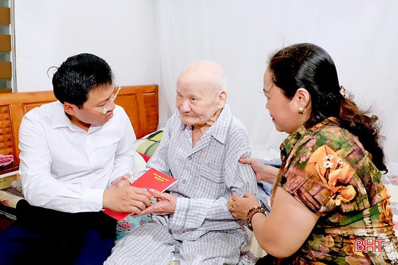 Đề xuất các mức quà tết Nguyên đán 2026 tặng người có công