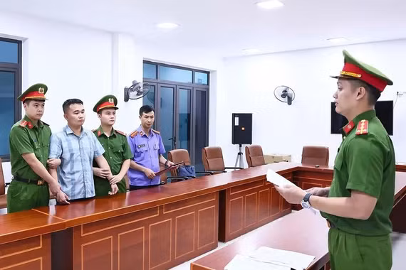 Giáo viên Trường THPT Chuyên Tuyên Quang bị giữ khẩn cấp trong vụ điểm Toán bất thường